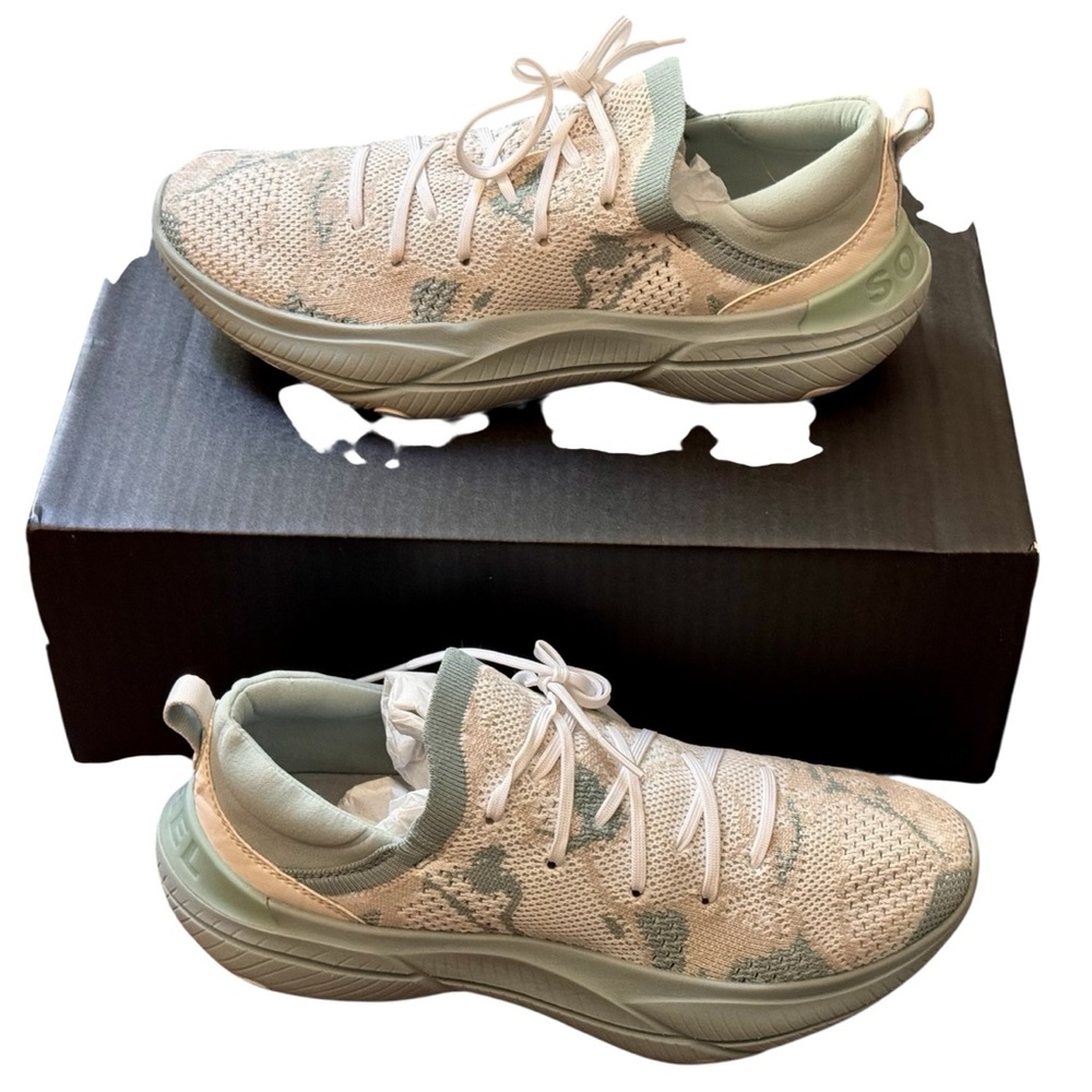 Sorel Explorer Blitz Athletic Shoes Women’s Size 8.5M With Box Perfect